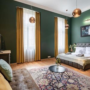 The Pearl Of The Heart Of Budapest